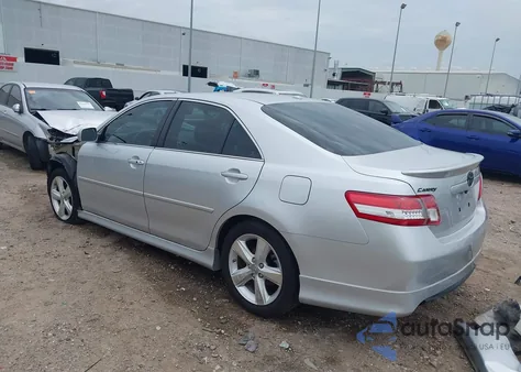 2011 Toyota Camry Se z USA, uszkodzony, nr VIN 4T1BF3EKXBU147954
